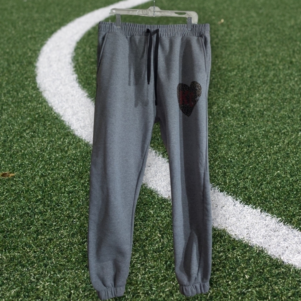 🤩 EUC Boutique Grey Sweats With KC Leopard Heart Size 2XL - Picture 2 of 9